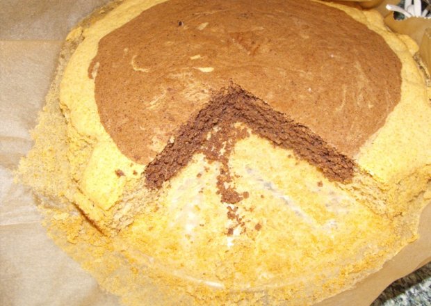 Fotografia przedstawiająca Ciasto migdałowo-kakaowe