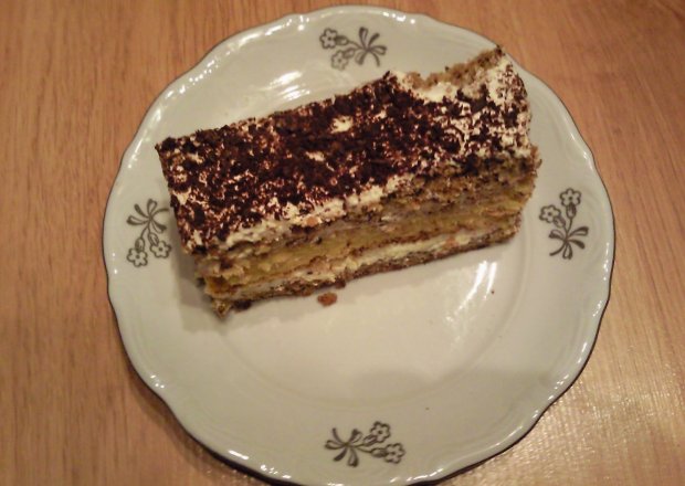 Fotografia przedstawiająca Ciasto migdałowo - orzechowe z masą