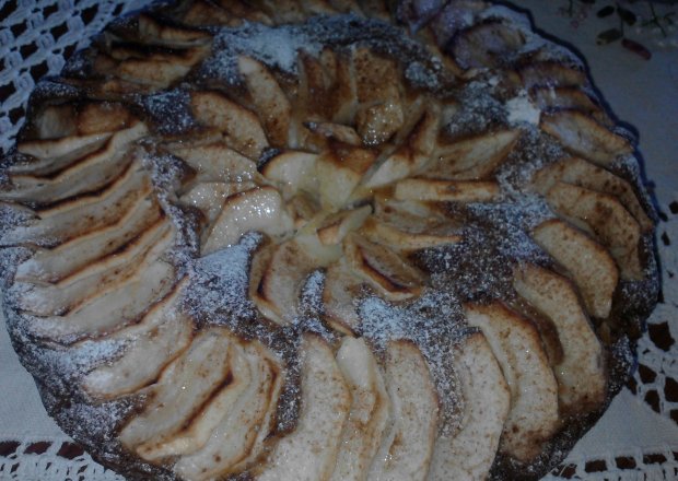 Fotografia przedstawiająca Ciasto miodowe z jabłkami