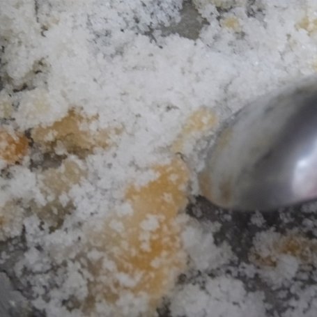 Krok 6 - Ciasto miodowo-orzechowe foto
