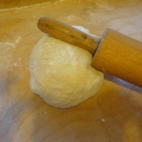 Krok 2 - ciasto na domową pizzę foto