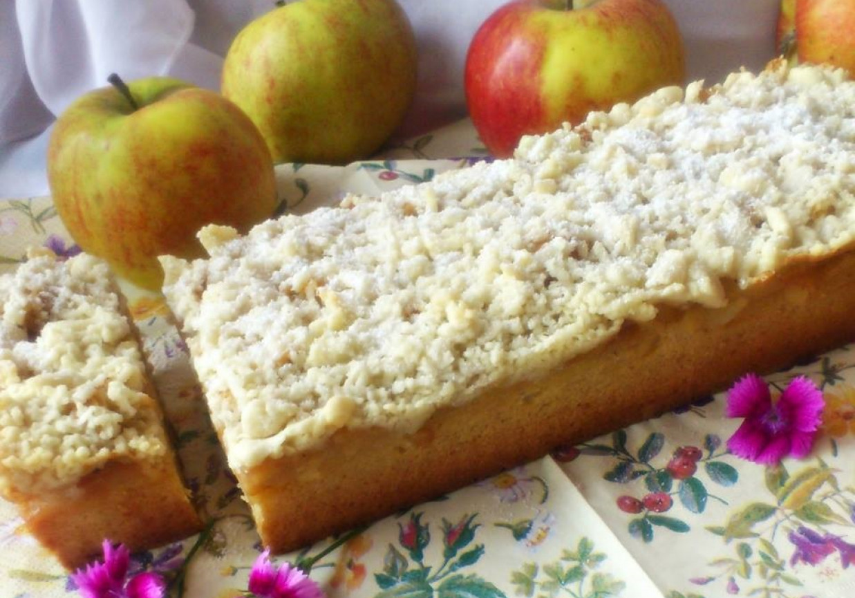 Ciasto na maślance z jabłkami i kruszonką  foto