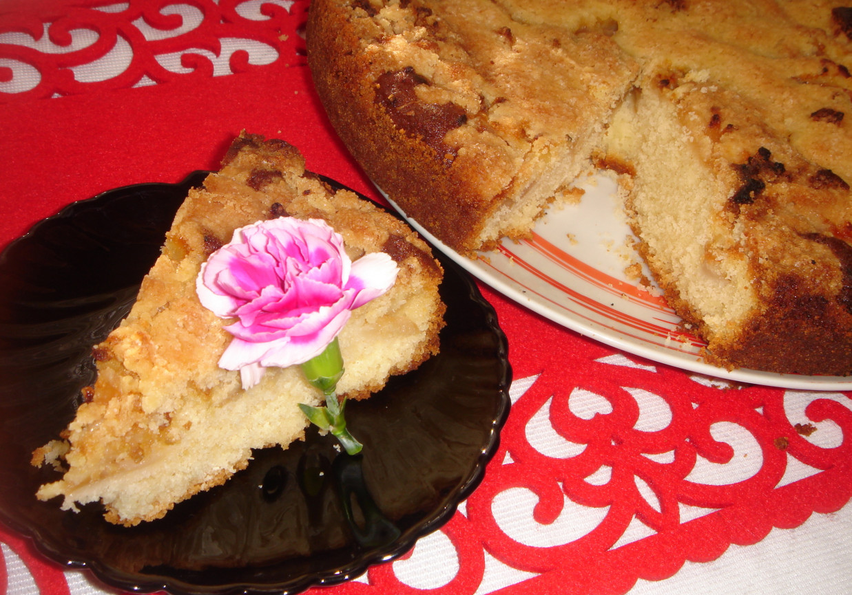 Ciasto na maślance z jabłkami, kruszonką i bakaliami foto
