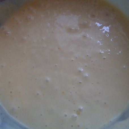 Krok 4 - Ciasto na maślance z truskawkami i kruszonką  :) foto