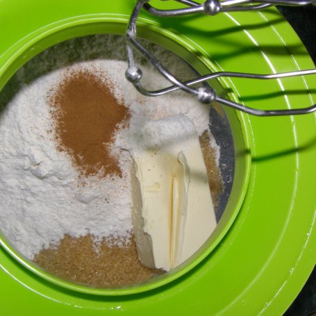 Krok 4 - ciasto na oleju jabłkowo-gruszkowe z cynamonową kruszonką... foto