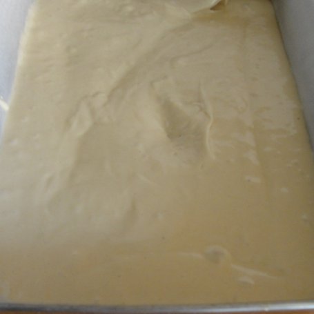 Krok 1 - Ciasto na oleju z czerwoną porzeczką foto