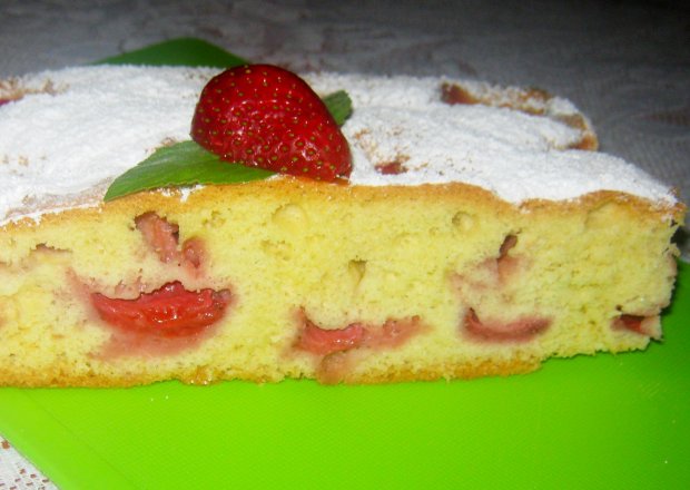 Fotografia przedstawiająca Ciasto na oleju z owocami