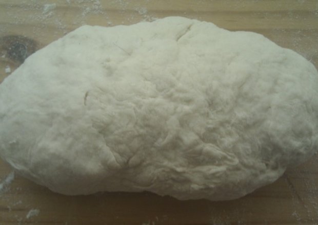 Fotografia przedstawiająca Ciasto na pizzę długo rosnące
