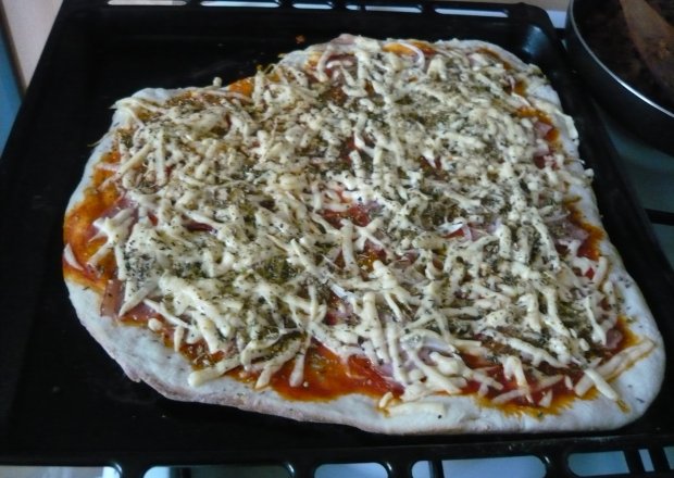 Fotografia przedstawiająca ciasto na pizzę Gosi
