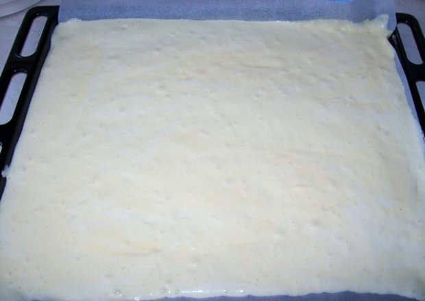 Fotografia przedstawiająca ciasto na placki biszkoptowe