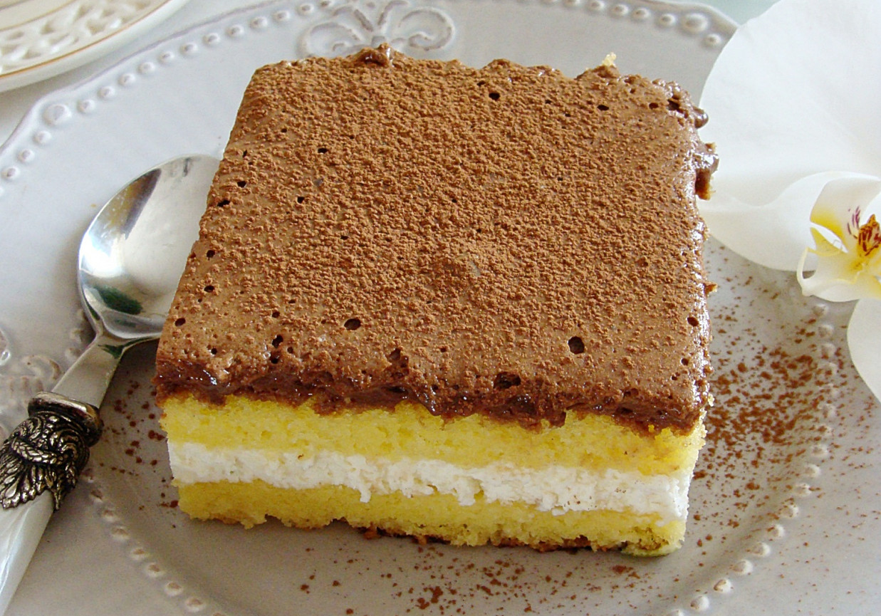 Ciasto  o smaku limonki z czekoladowym musem foto