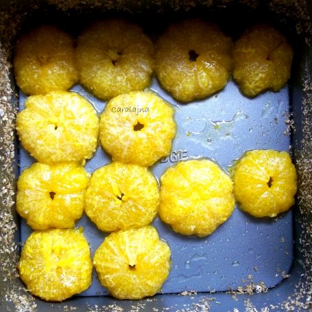 Krok 3 - ciasto odwracane z mandarynkami foto
