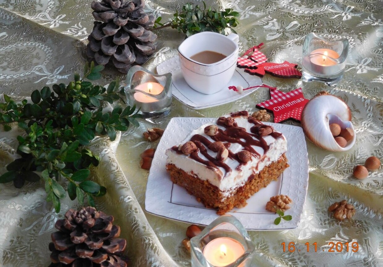Ciasto orzechowo - marchewkowe z cynamonem foto