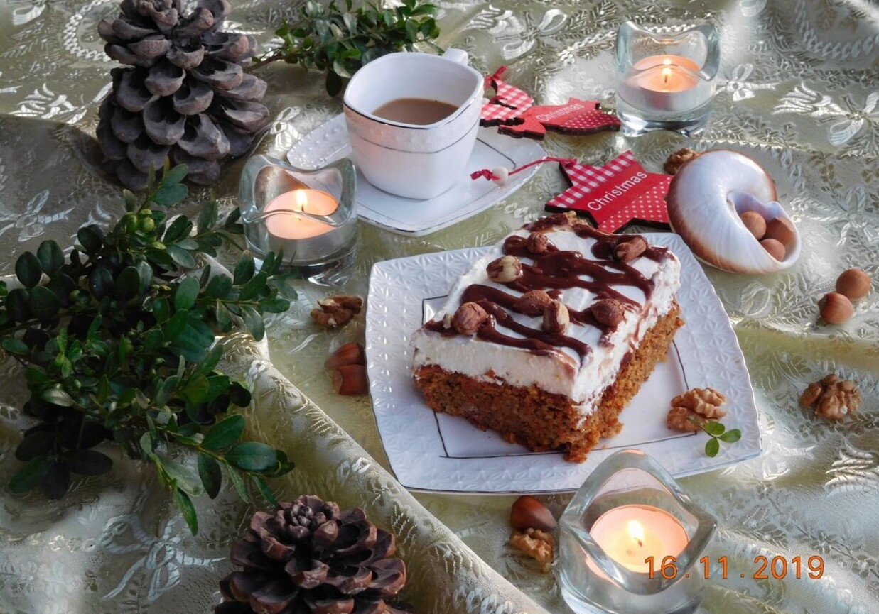 Ciasto orzechowo - marchewkowe z cynamonem foto