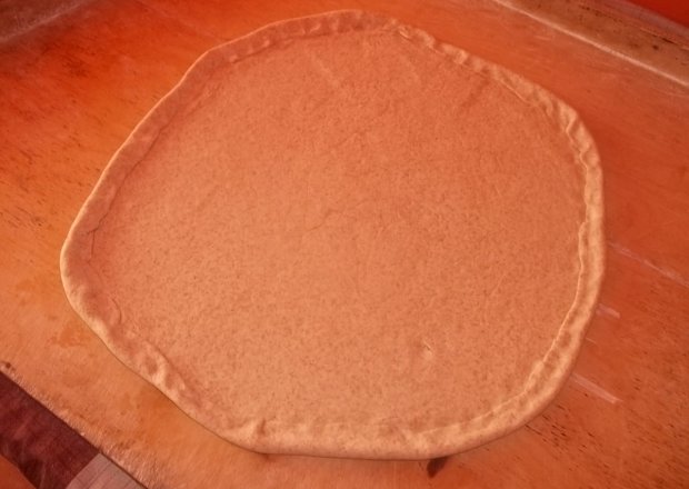 Fotografia przedstawiająca Ciasto pełnoziarniste na pizzę