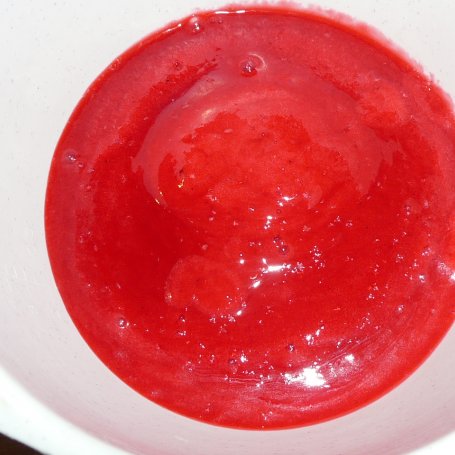 Krok 5 - Ciasto porzeczkowe z malinami foto