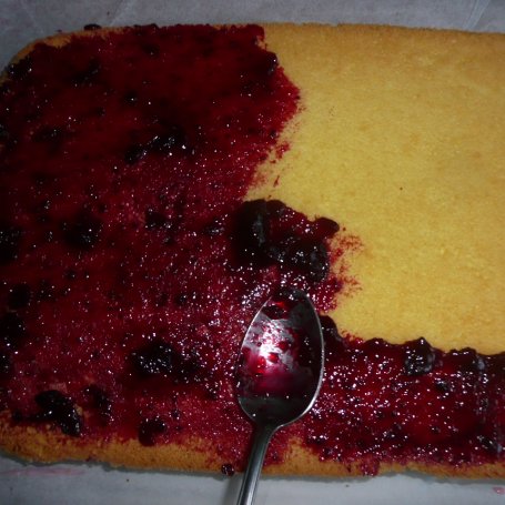 Krok 9 - Ciasto porzeczkowe z malinami foto