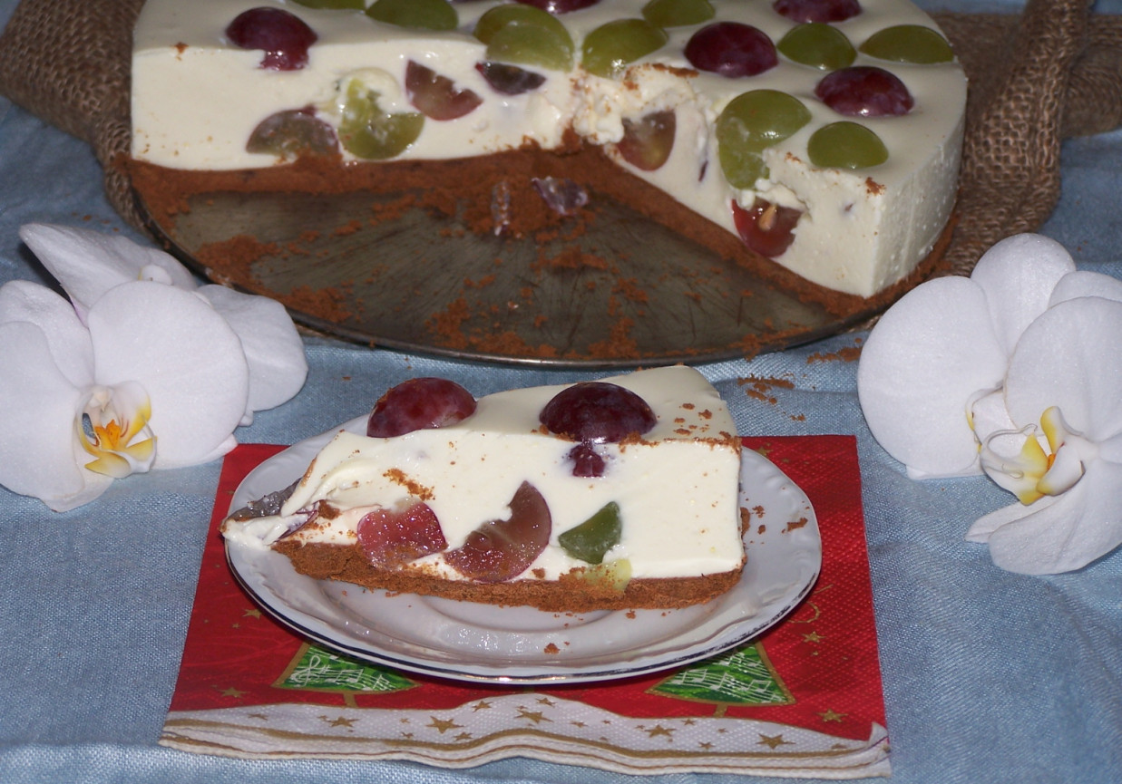 Ciasto prawie w 5 minut, czyli sernik z winogronami na zimno :) foto
