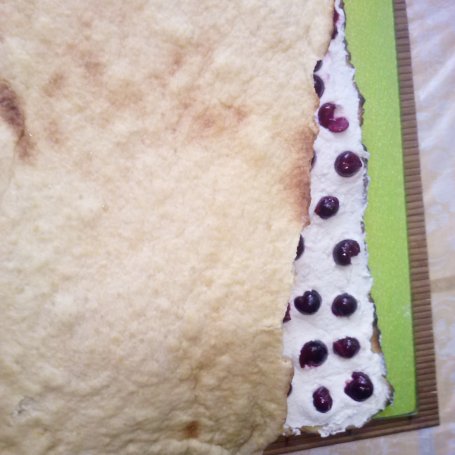 Krok 4 - Ciasto przekładane kremem z wiśniami foto