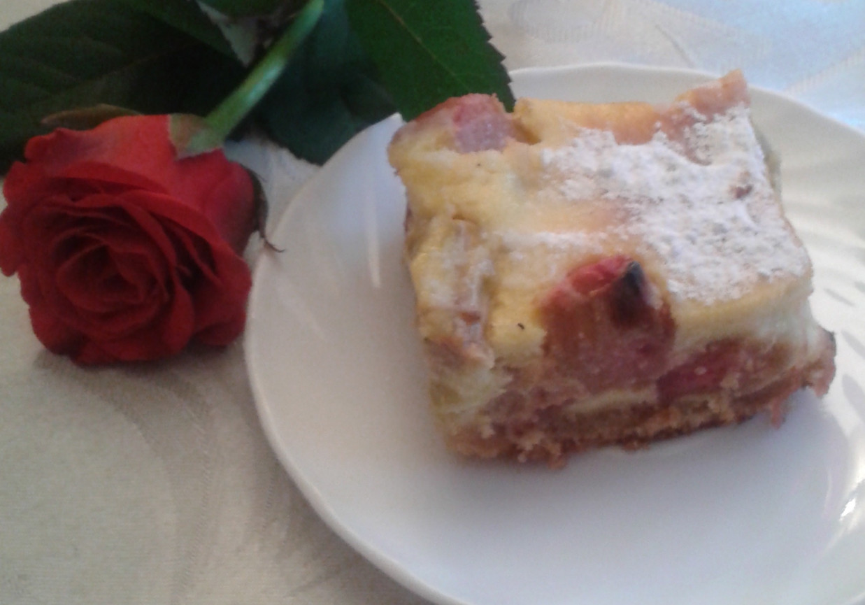 Ciasto rabarbarowe - serowe. foto