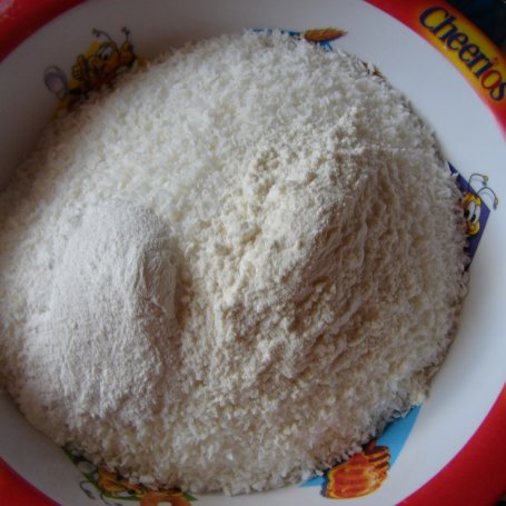 Krok 1 - Ciasto rodzynkowo-kokosowe foto