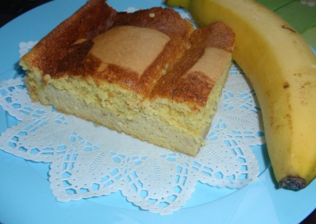 Fotografia przedstawiająca Ciasto serowo bananowe