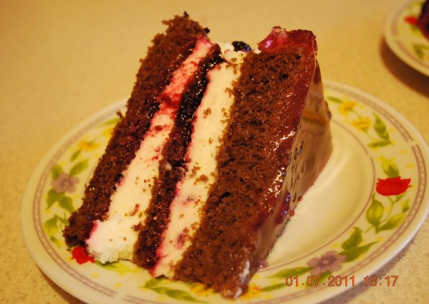 Fotografia przedstawiająca ciasto serowo pozeczkowe