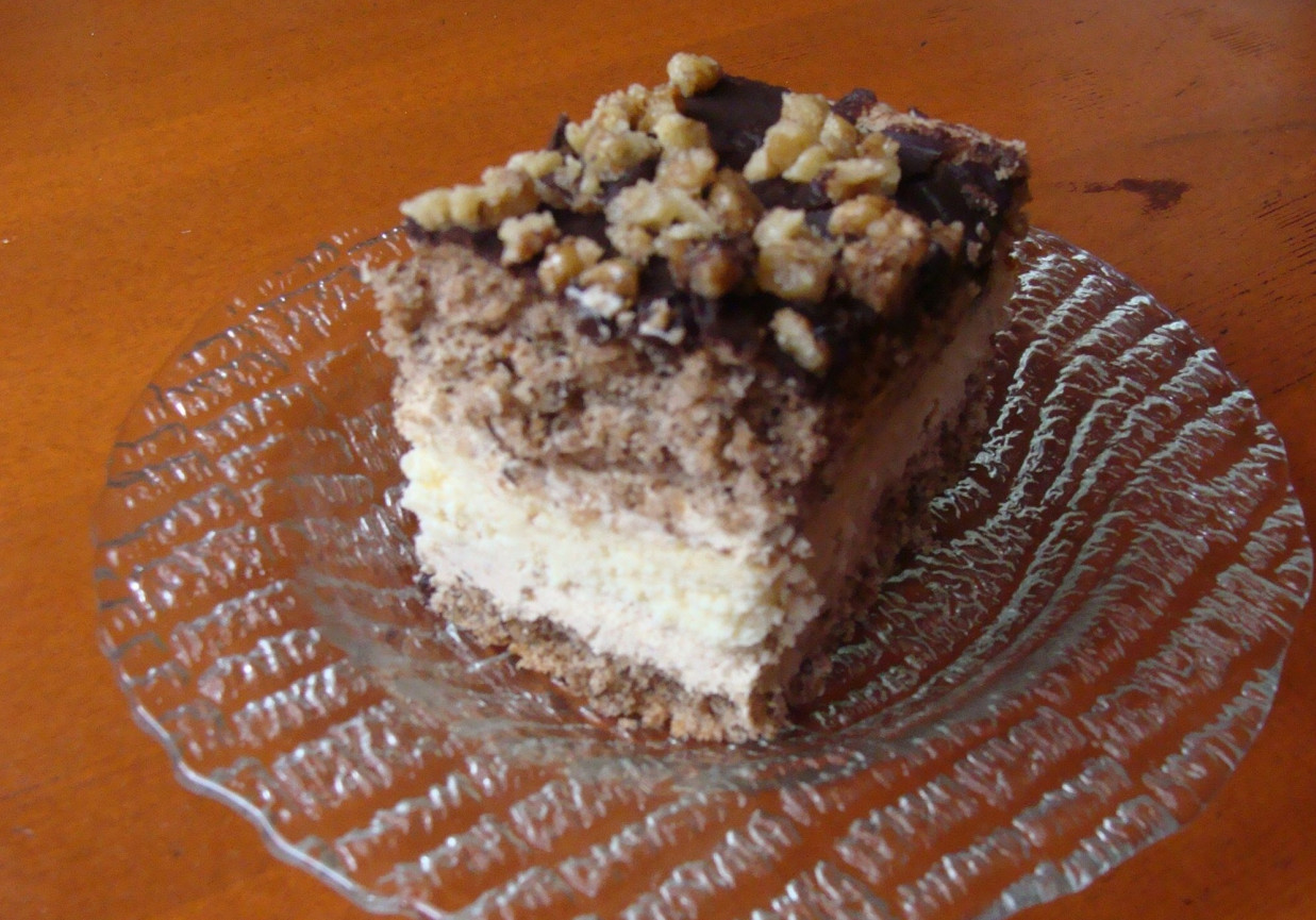 Ciasto serowo-orzechowe foto