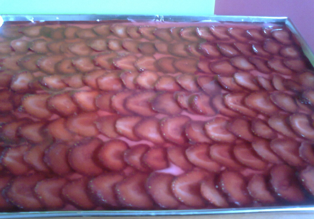 Ciasto serowo-śmietanowe z truskawkami: foto