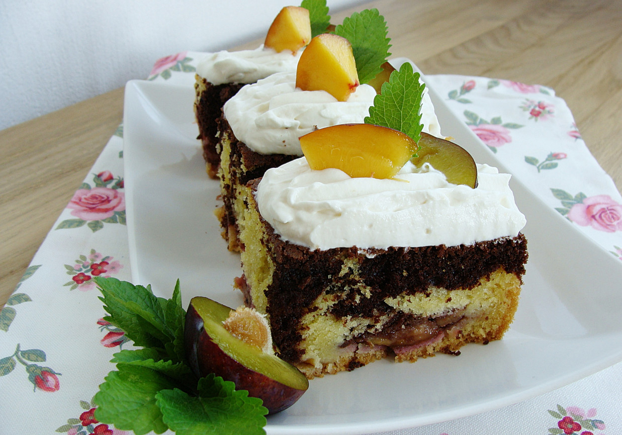 Ciasto śliwkowo-brzoskwiniowe foto