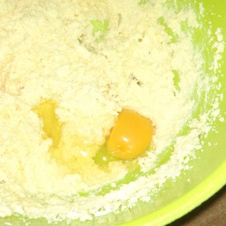 Krok 2 - Ciasto śmietankowe z truskawkami i rabarbarem foto