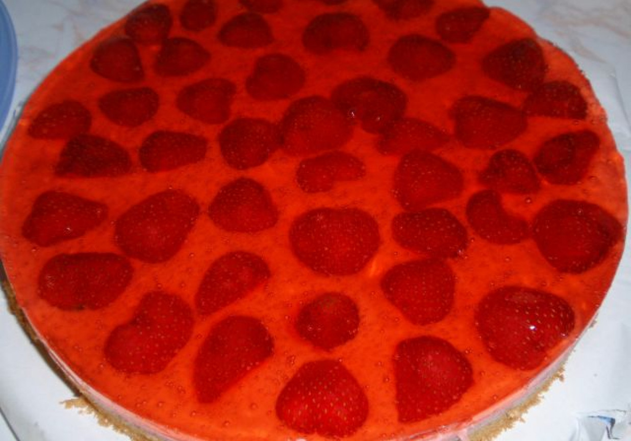 Ciasto smietankowo truskawkowe foto