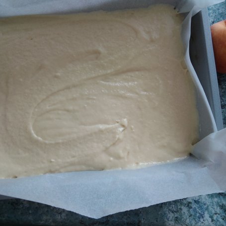 Krok 5 - Ciasto śmietanowe z brzoskwiniami foto