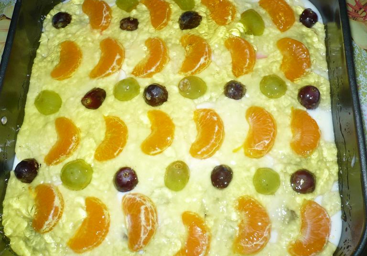Ciasto śmietanowe z owocami foto