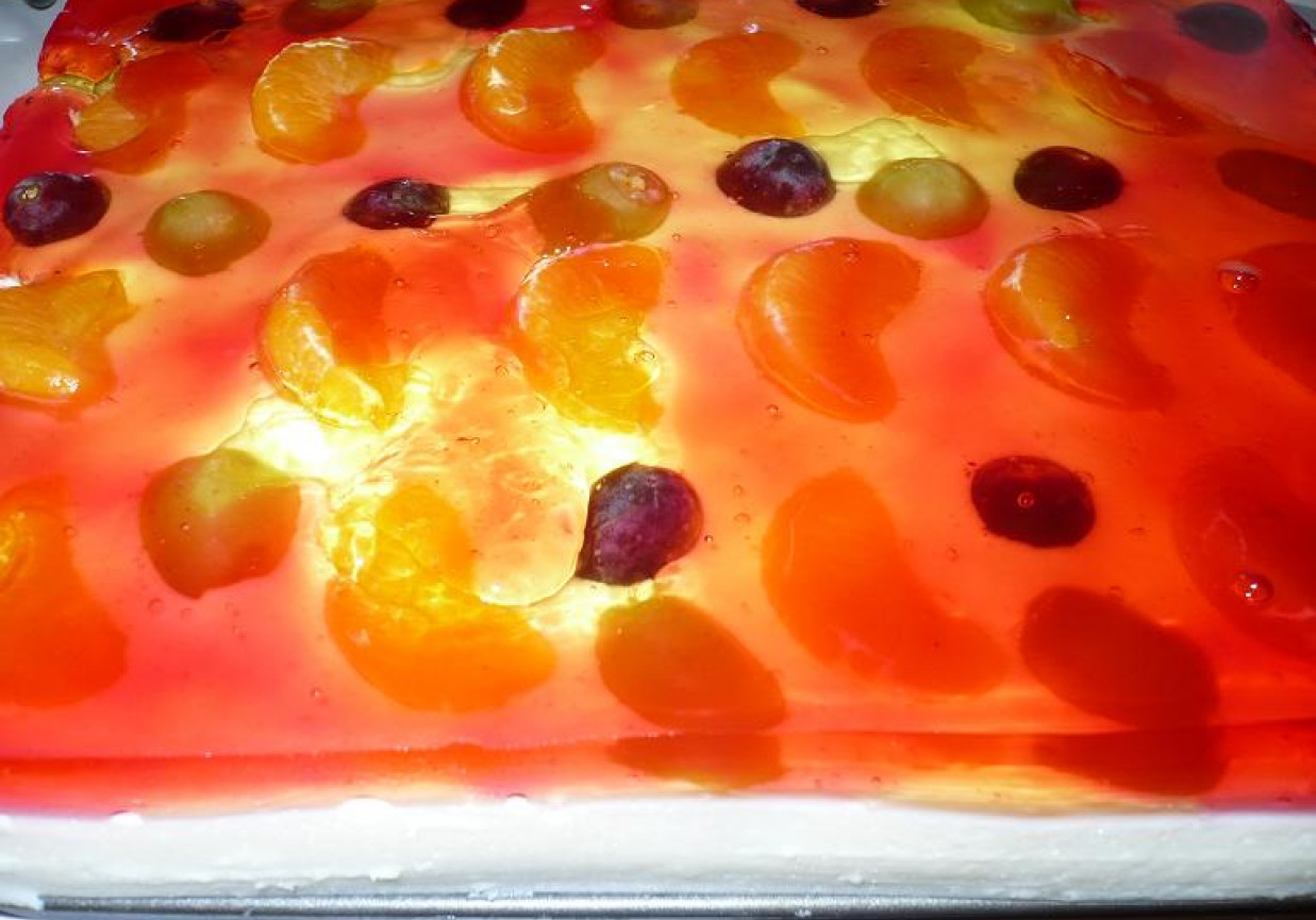 Ciasto śmietanowe z owocami foto