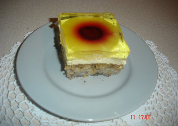 Fotografia przedstawiająca ciasto tęczowe