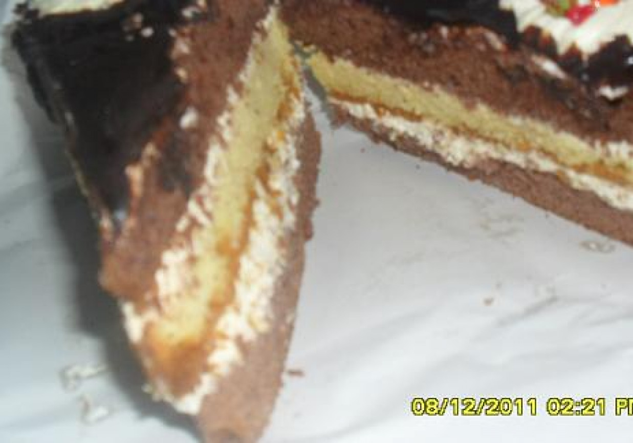 Ciasto tortowe migdałowe z esencją rumu foto