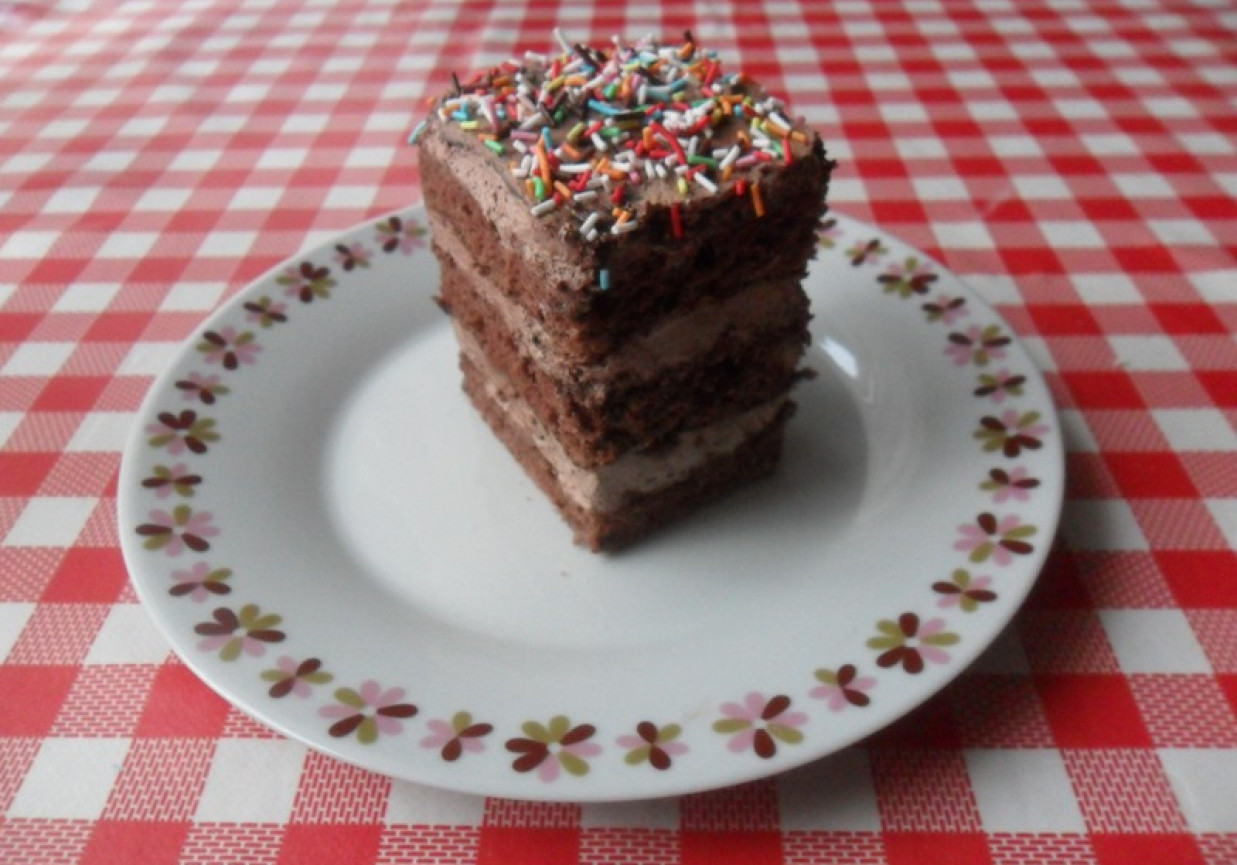 Ciasto tortowe z masą czekoladową. foto