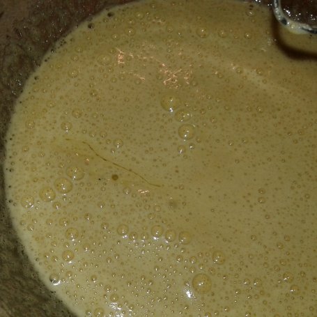 Krok 2 - Ciasto truskawkowo - malinowe na jogurcie foto