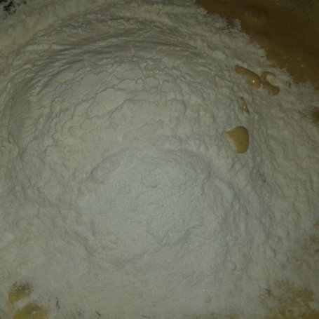 Krok 3 - Ciasto truskawkowo - malinowe na jogurcie foto