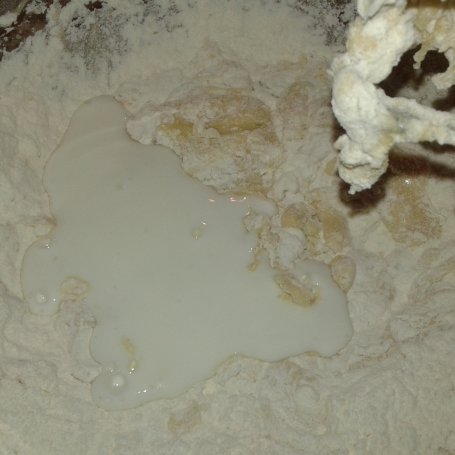 Krok 4 - Ciasto truskawkowo - malinowe na jogurcie foto