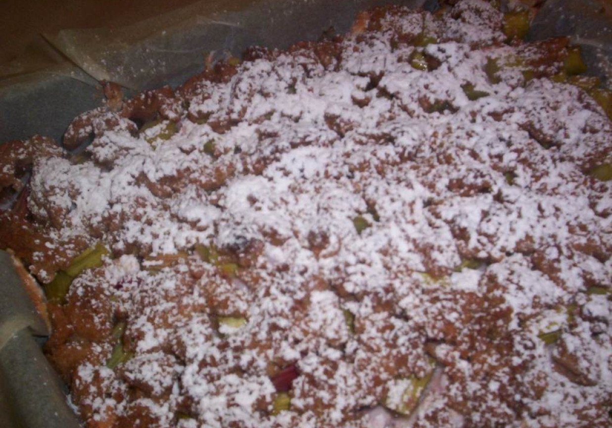Ciasto truskawkowo - rabarbarowe z kakao foto