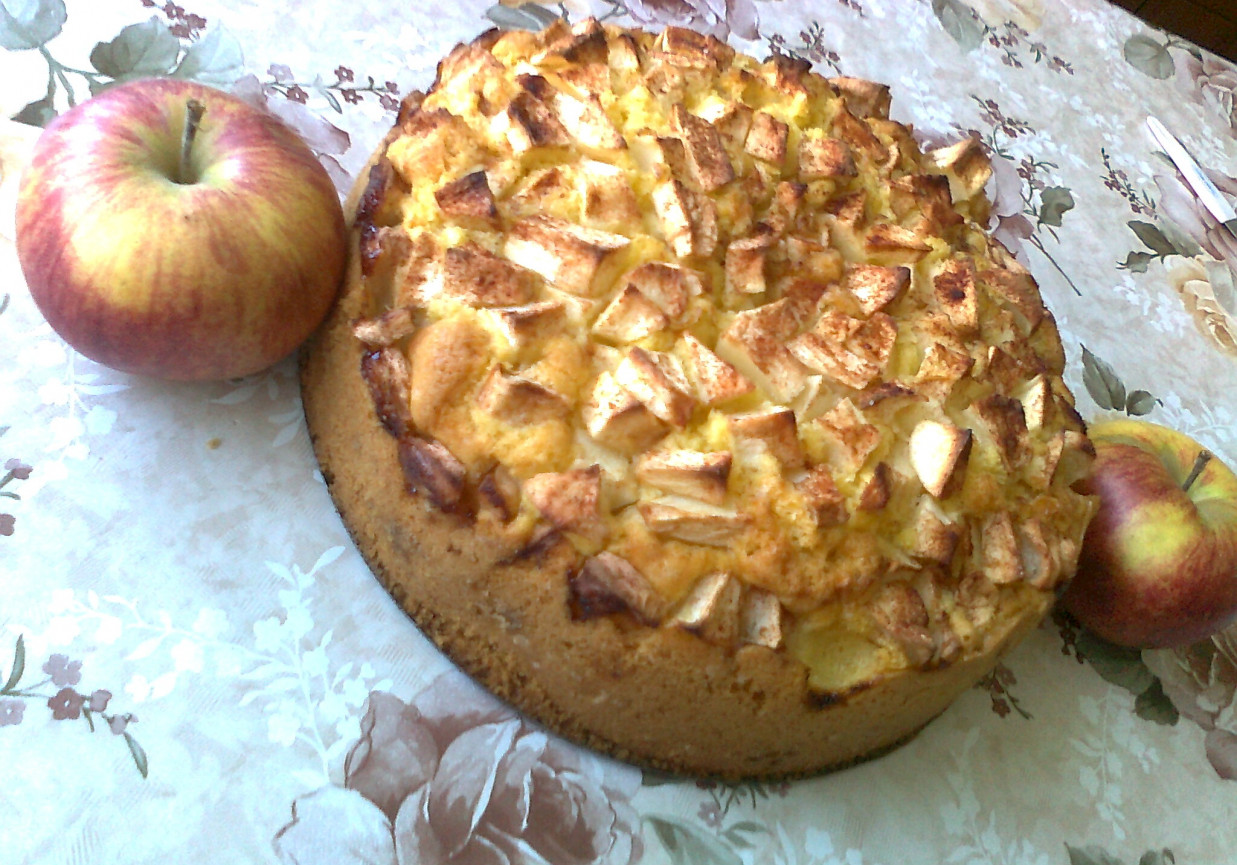 Ciasto ucierane z jabłkami i cynamonem foto