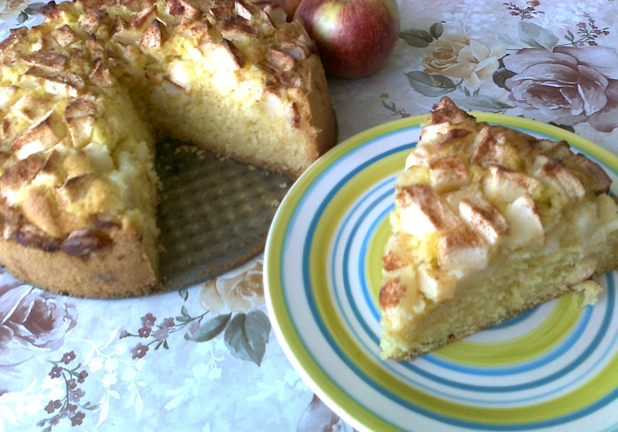 Ciasto ucierane z jabłkami i cynamonem foto