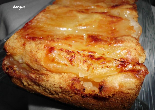 Fotografia przedstawiająca Ciasto ucierane z jabłkami karmelizowanymi