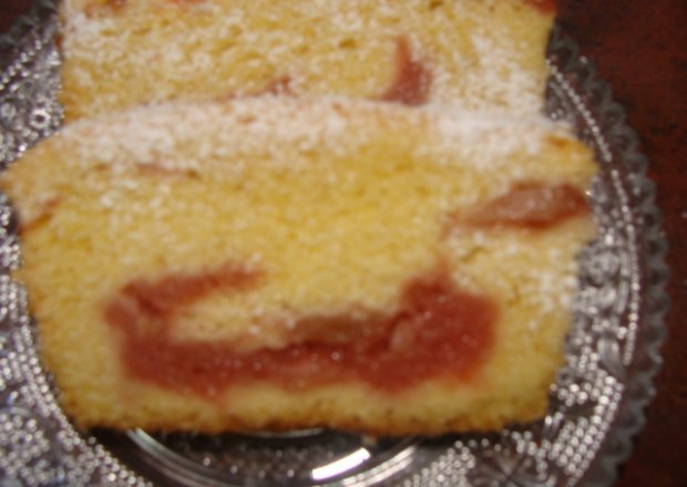 Fotografia przedstawiająca ciasto ucierane z jabłkami