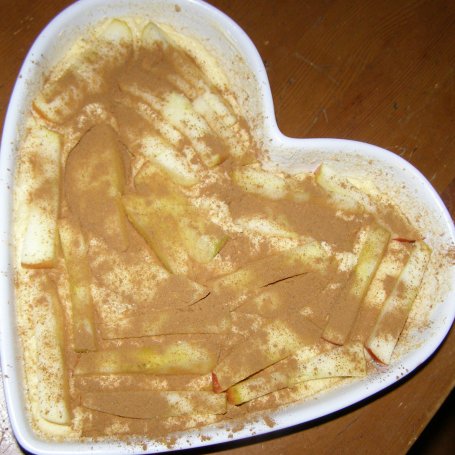 Krok 2 - ciasto ucierane z mąki krupczatki z jabłkiem i śmietaną galaretkową... foto
