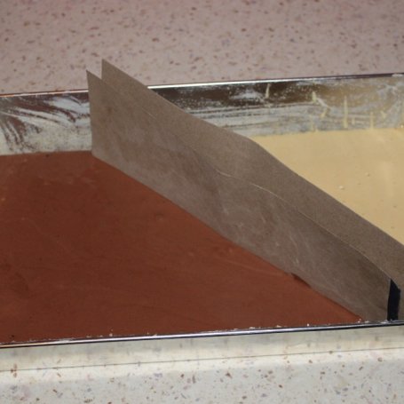 Krok 2 - Ciasto w serduszka dwukolorowe foto