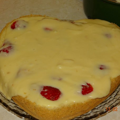 Krok 6 - Ciasto walentynkowe z truskawkami foto