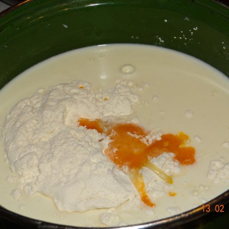 Krok 3 - Ciasto walentynkowe z truskawkami foto